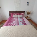 Maja Apartament *