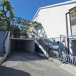 Maja Apartment *